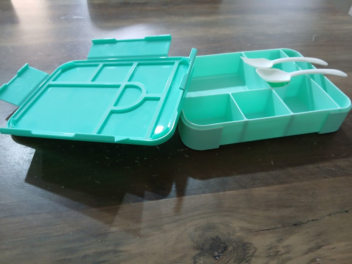 لانش بوكس أخضر فاتح